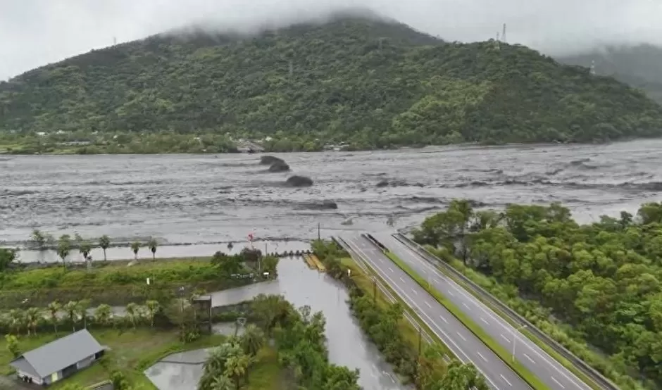 花莲灾情严重,韩国瑜宣布捐一个月薪水,呼吁大家关注灾后需求-第1张图片- 花莲灾情严重,韩国瑜宣布捐一个月薪水,呼吁大家关注灾后需求-第1张图片-