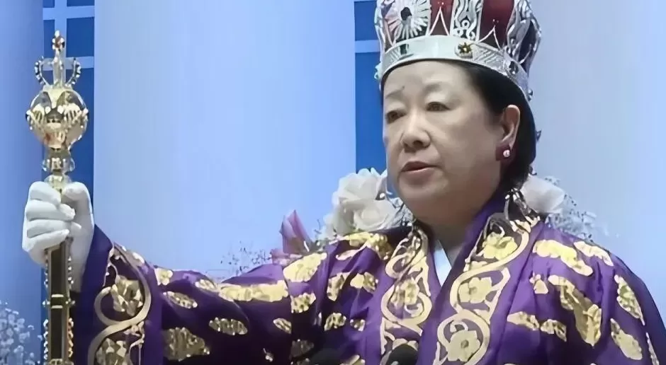 给“第一夫人”送香奈儿包后，邪教女魔头被抓了-第1张图片-