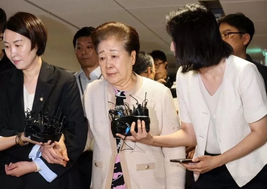 给“第一夫人”送香奈儿包后，邪教女魔头被抓了-第2张图片-