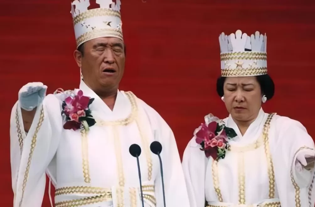 给“第一夫人”送香奈儿包后，邪教女魔头被抓了-第6张图片-