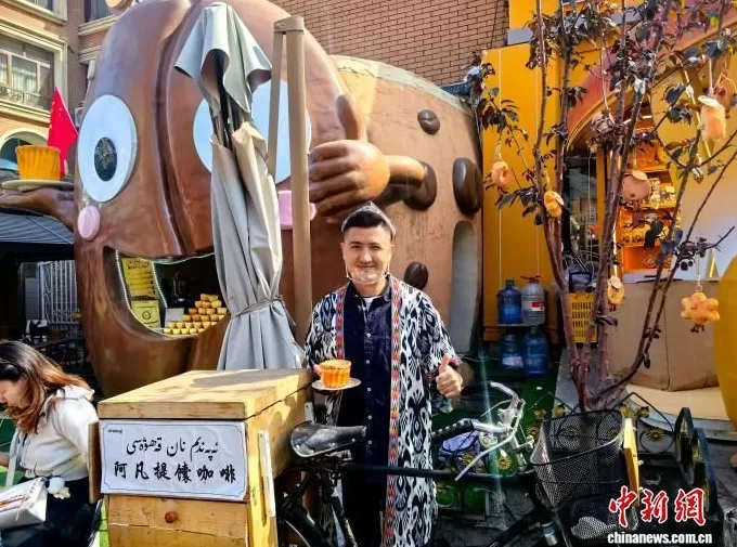 （砥砺奋进七十载天山南北谱华章）新疆大巴扎的烟火气-第1张图片-