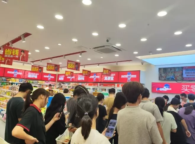 台风“桦加沙”过境:海水倒灌,货车被吹侧翻-第3张图片- 台风“桦加沙”过境:海水倒灌,货车被吹侧翻-第3张图片-