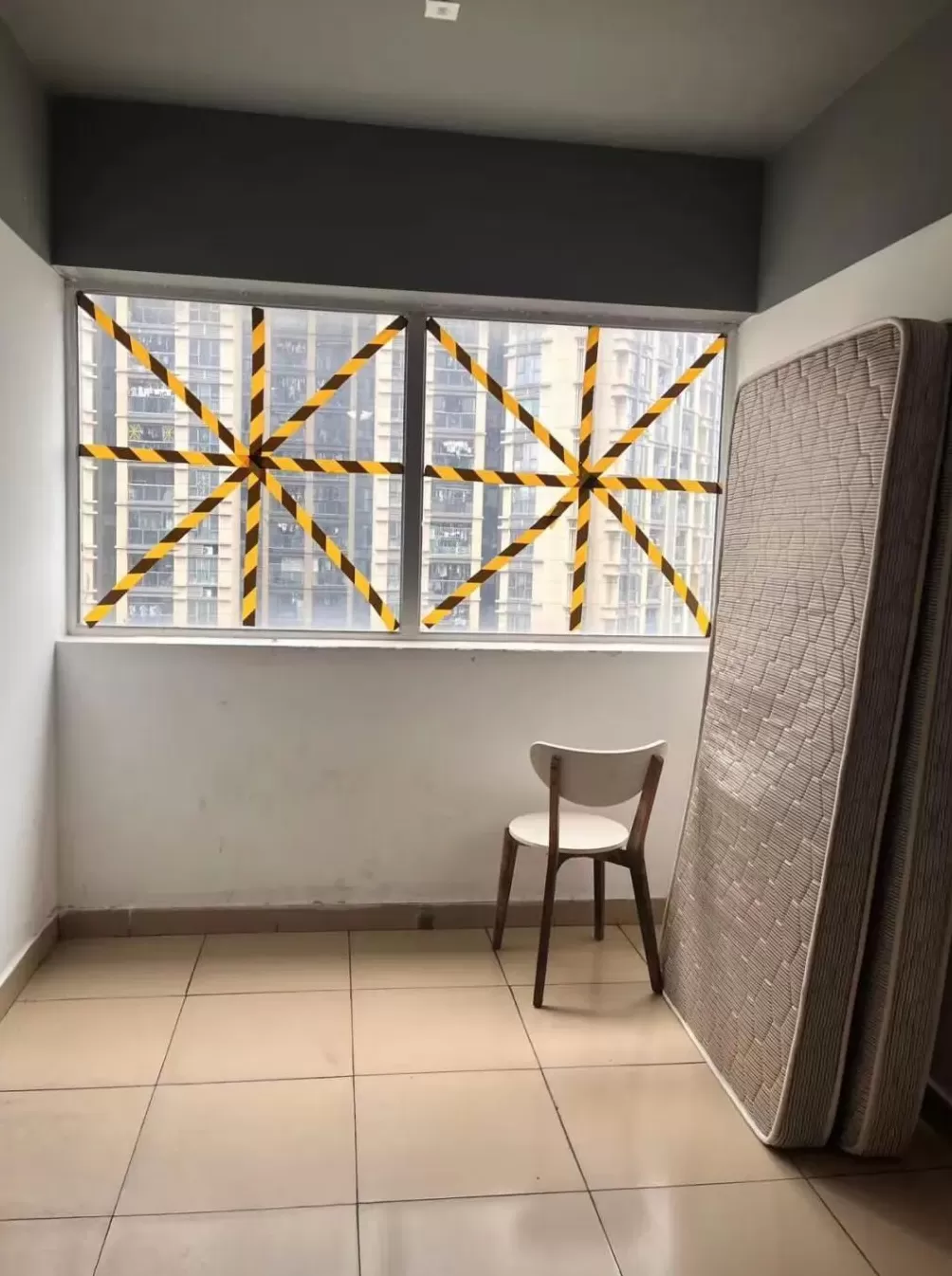 台风“桦加沙”过境:海水倒灌,货车被吹侧翻-第5张图片- 台风“桦加沙”过境:海水倒灌,货车被吹侧翻-第5张图片-