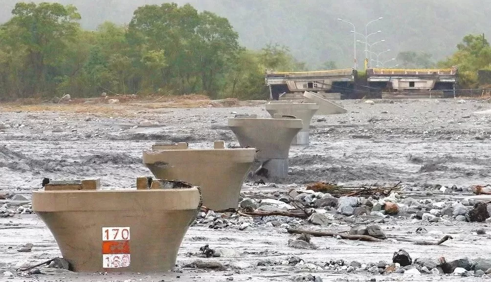 花莲堰塞湖伤亡数增至15人,蓝营揭民进党当局“消失的60天”-第2张图片- 花莲堰塞湖伤亡数增至15人,蓝营揭民进党当局“消失的60天”-第2张图片-