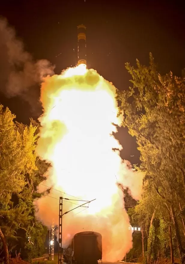 印度称成功在轨道式移动平台上发射导弹-第1张图片- 印度称成功在轨道式移动平台上发射导弹-第1张图片-