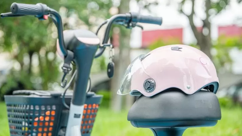 骑乘电动自行车应戴头盔？北京拟强制规定，国家立法仍滞后-第1张图片-