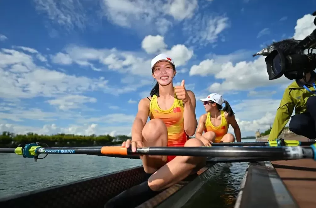 首金！中国赛艇选手夺得女子轻量级双人双桨金牌-第1张图片-