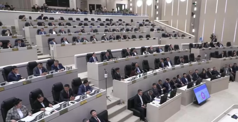 吉尔吉斯斯坦议会宣布自行解散-第1张图片-