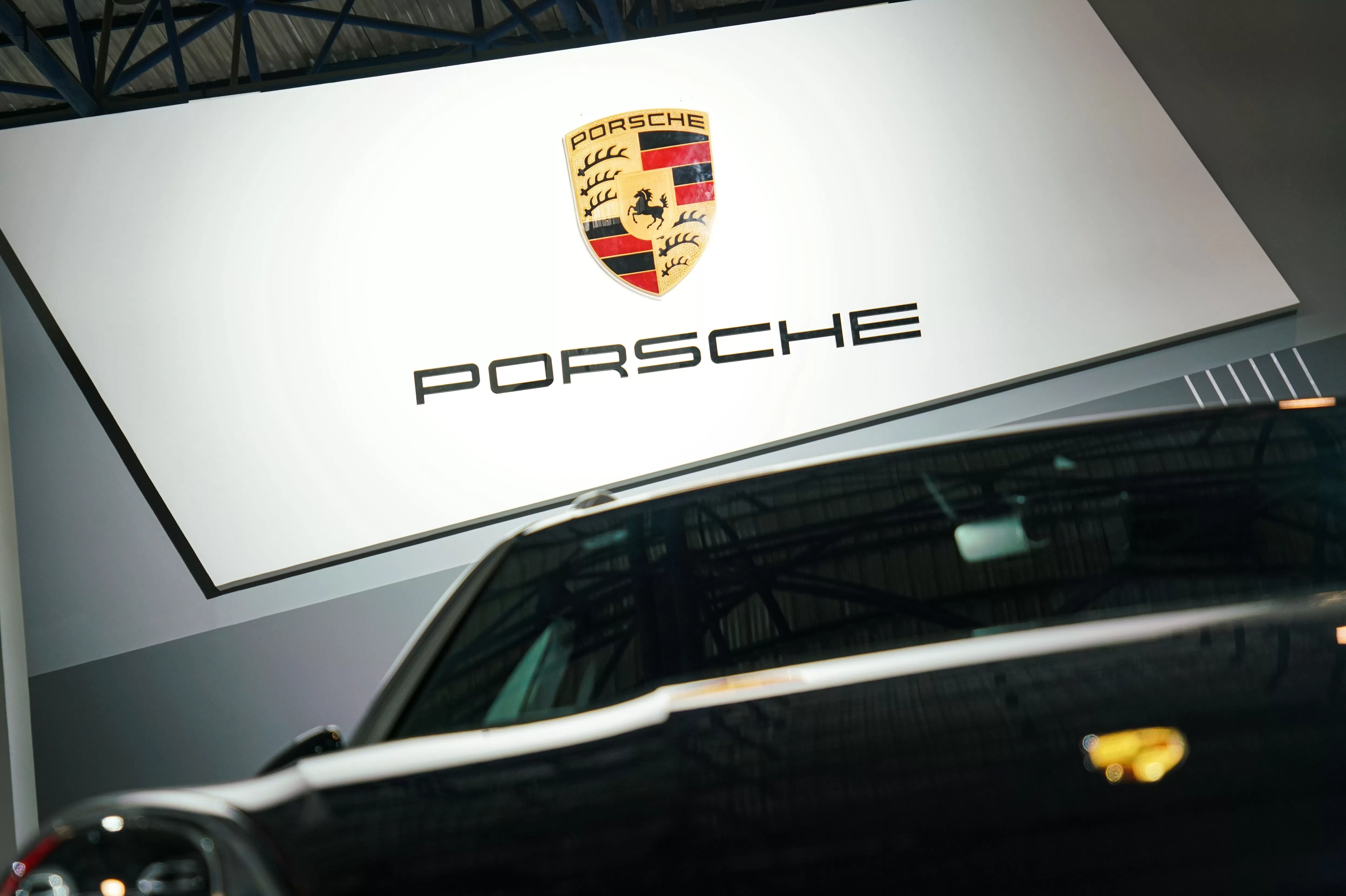 利润股价双双下滑，保时捷暂缓电动化转型-第1张图片-