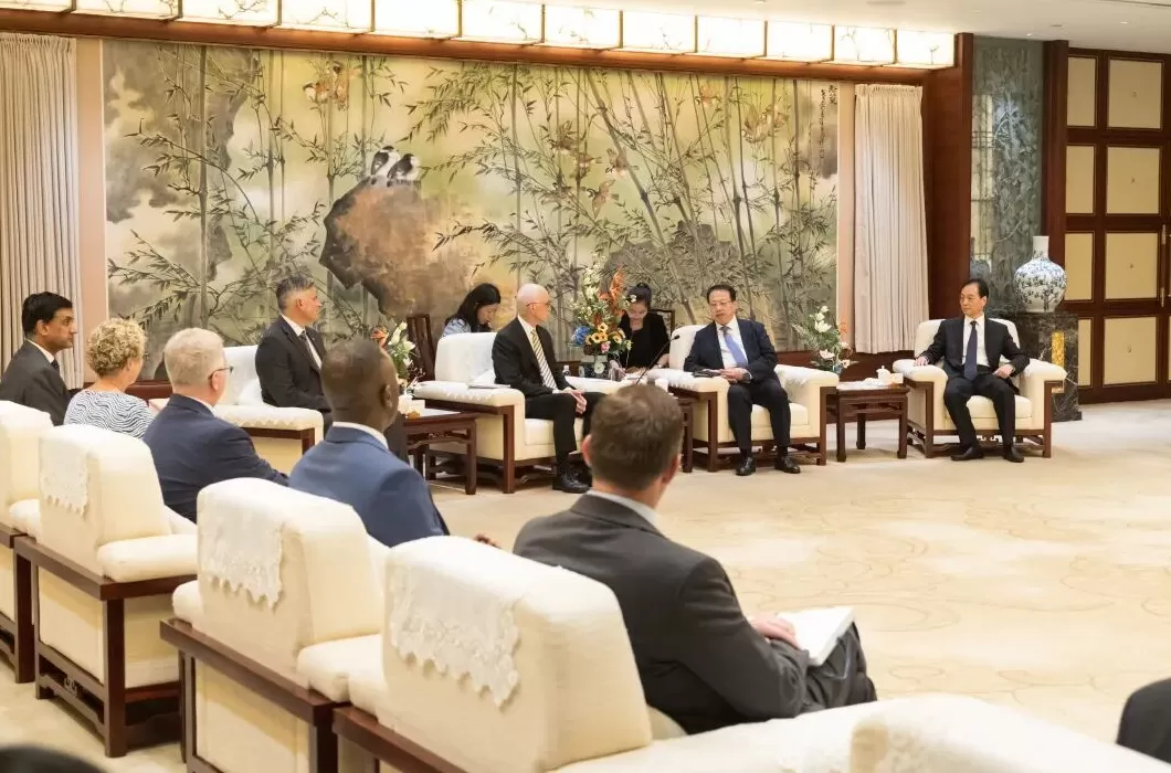 龚正会见美国国会众议员代表团史密斯一行-第1张图片-