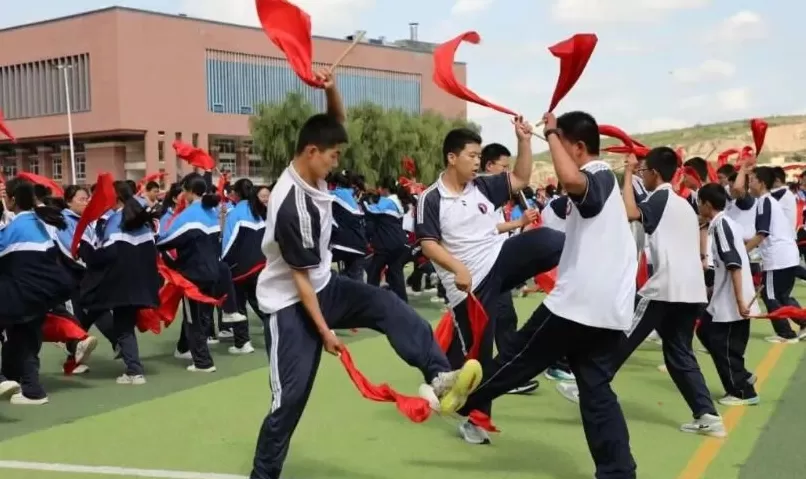 从黄土高原走向世界舞台：国家级非遗横山老腰鼓焕发新活力，展现新时代文化自信-第2张图片-