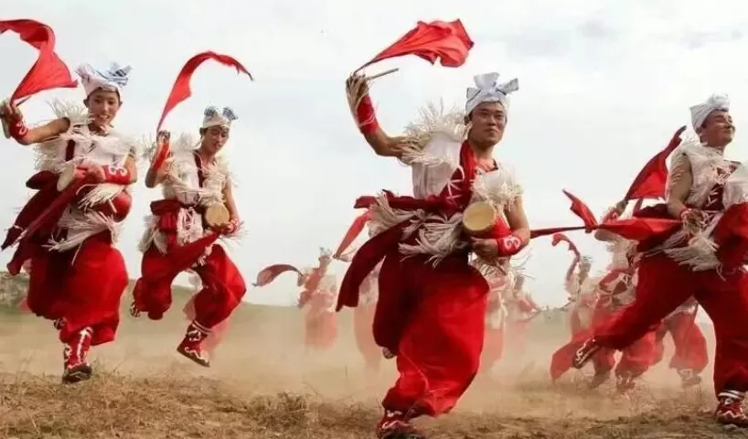 从黄土高原走向世界舞台：国家级非遗横山老腰鼓焕发新活力，展现新时代文化自信-第5张图片-