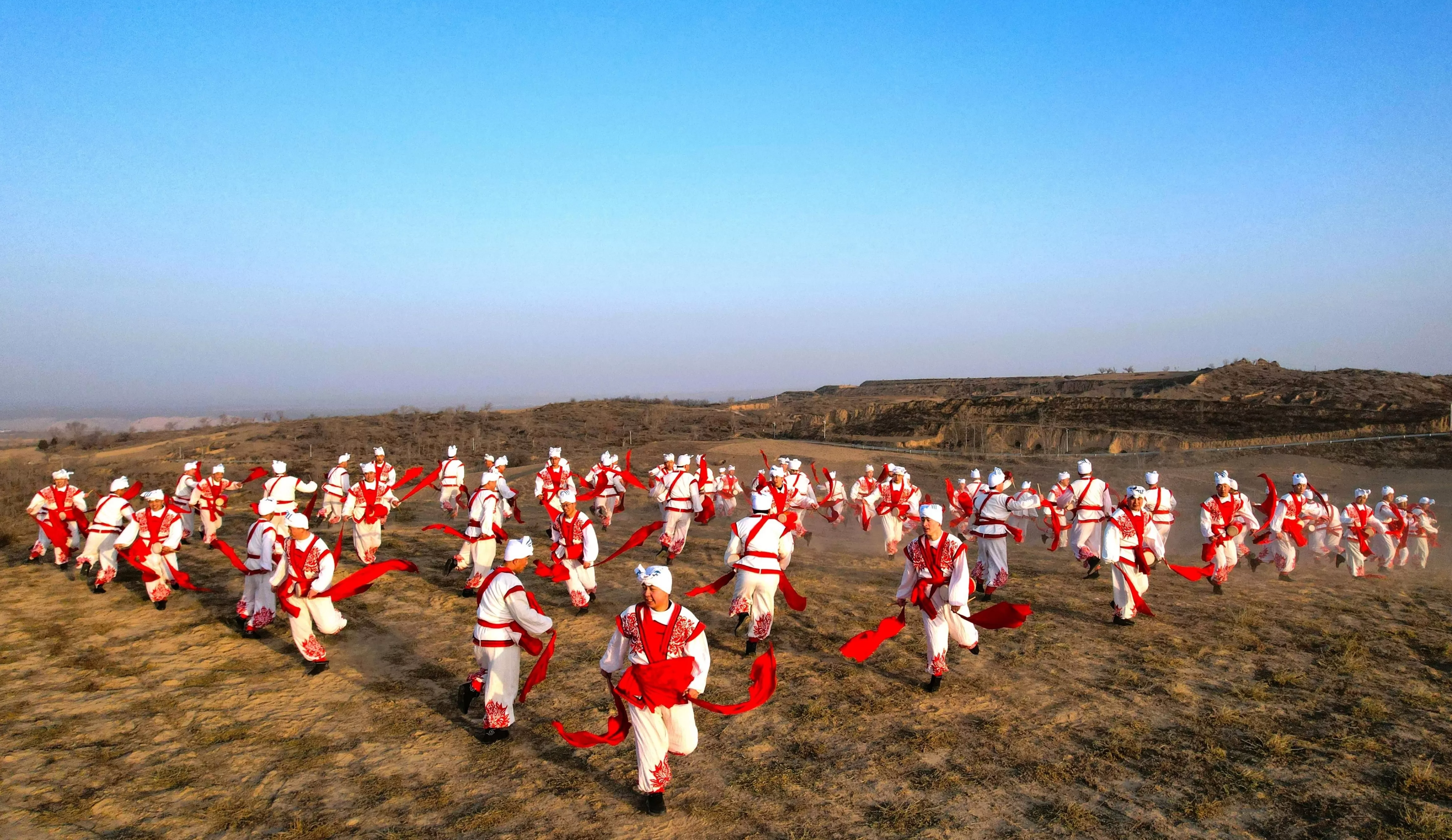 从黄土高原走向世界舞台：国家级非遗横山老腰鼓焕发新活力，展现新时代文化自信-第6张图片-