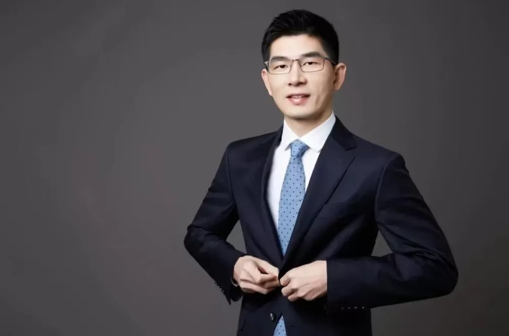 管理35亿元资金，基金经理在上海某酒店赌博被拘10天！他“请假”2周后返岗，被单位冻结权限、火速解聘-第3张图片-