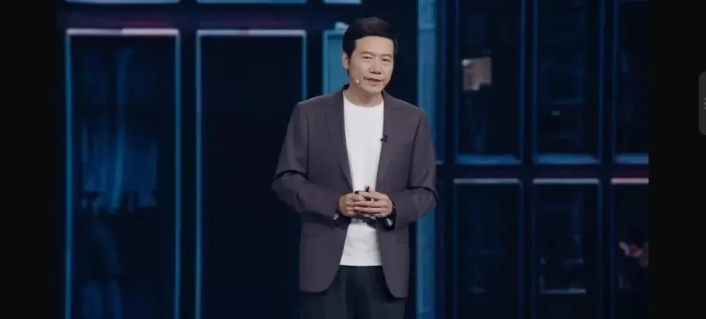 雷军年度演讲，谈人、谈车、谈芯片、谈内耗…没谈王腾，王腾在线看直播-第2张图片-