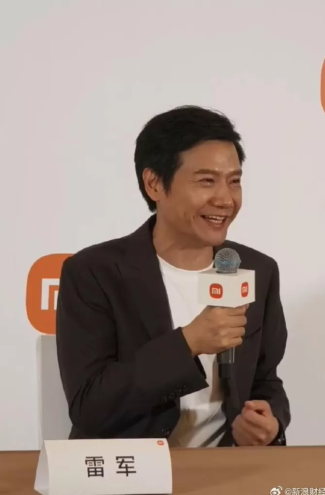 雷军深夜畅聊：小米是被黑最惨的车企之一；小米16改名17，产品力非常炸裂；国产汽车都在进步，没必要搞得很难看-第2张图片-
