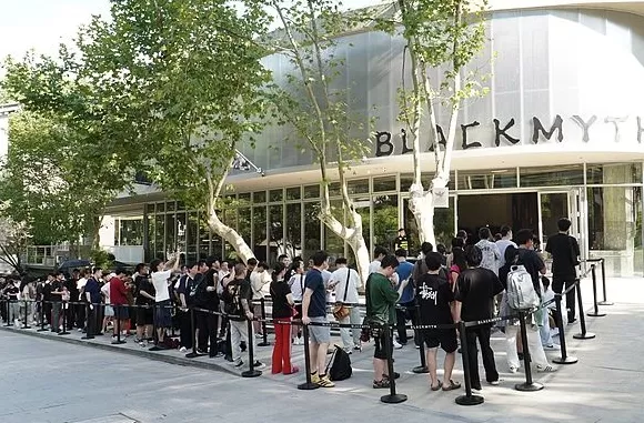 黑神话首家线下店试营业，限定款琉璃葫芦二手平台价格翻倍-第2张图片-