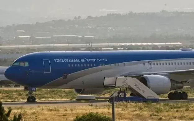 躲避逮捕？内塔尼亚胡赴美专机绕远路，中途还下令空袭-第3张图片-