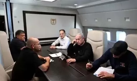 躲避逮捕？内塔尼亚胡赴美专机绕远路，中途还下令空袭-第1张图片-