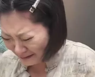 “消失的她”原型痛哭：要等到70岁才离婚？男方索要3000万“离婚费”-第2张图片-