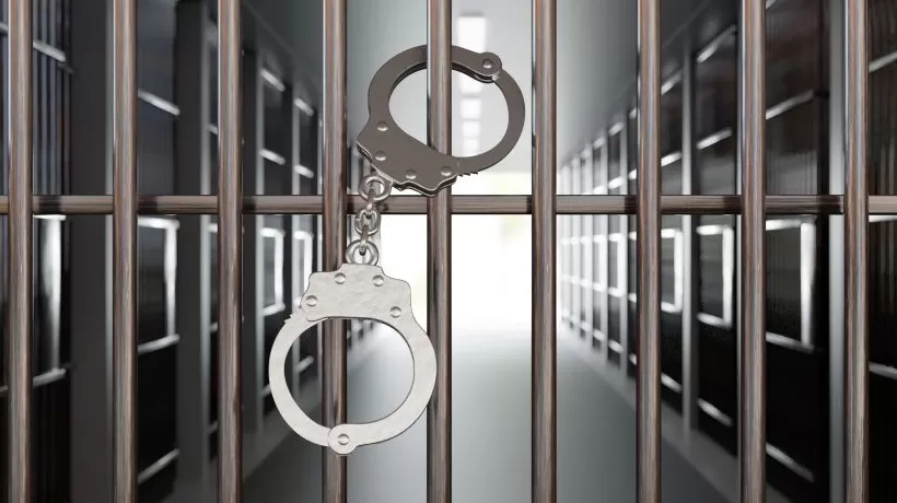 河南一贪污犯伪造尿毒症病历“逍遥狱外”4年多，9名狱警被判刑-第1张图片-