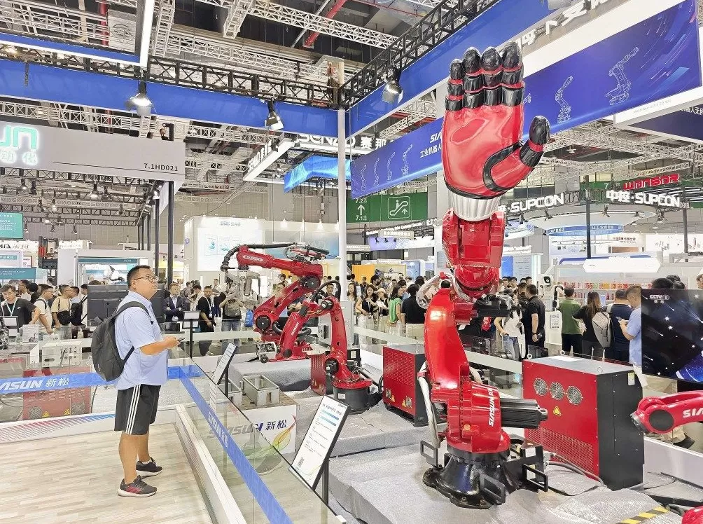 国际机器人联合会发布：中国在役工业机器人存量居全球首位-第11张图片-