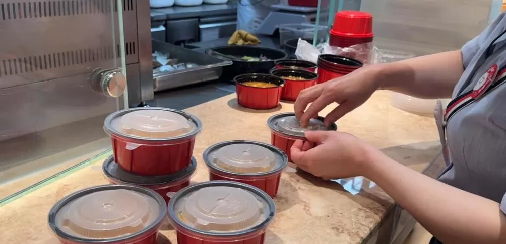 记者再探郑州西贝：用餐时间仅三四桌，外卖员称订单锐减-第3张图片-