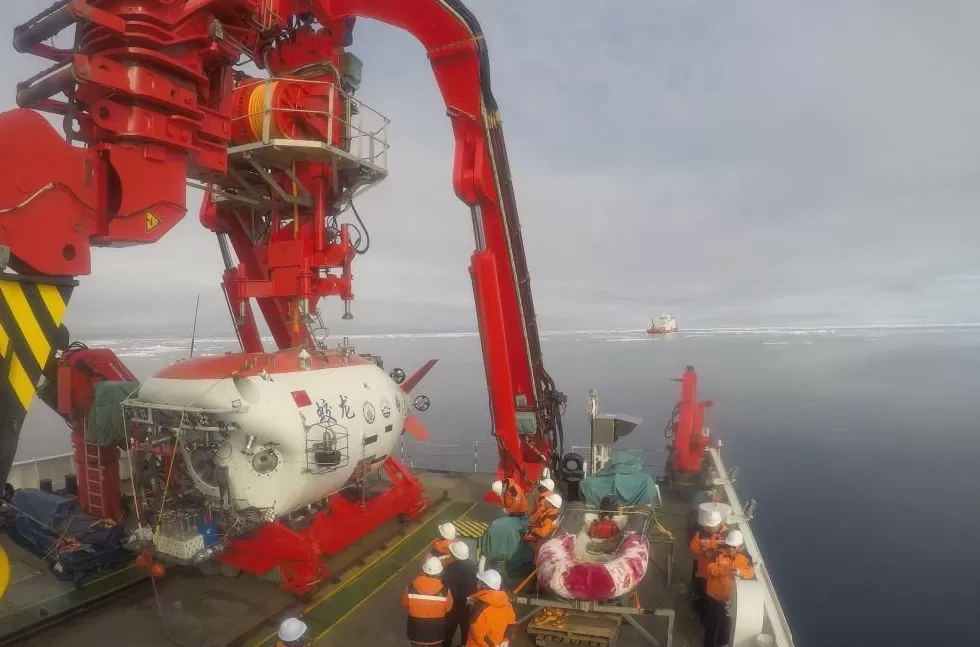 我国在北极冰区首次实现载人深潜-第2张图片-