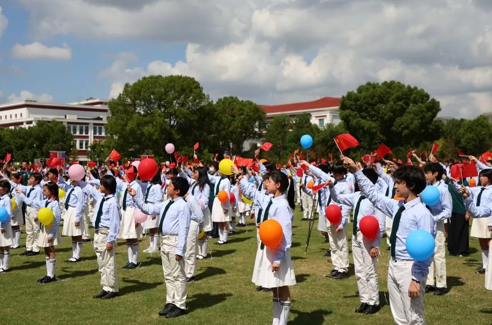 国庆将至,上海宋庆龄学校举办“祝福你,中国”快闪活动-第1张图片- 国庆将至,上海宋庆龄学校举办“祝福你,中国”快闪活动-第1张图片-