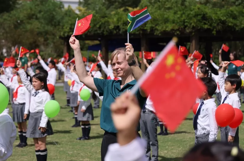 国庆将至,上海宋庆龄学校举办“祝福你,中国”快闪活动-第3张图片- 国庆将至,上海宋庆龄学校举办“祝福你,中国”快闪活动-第3张图片-