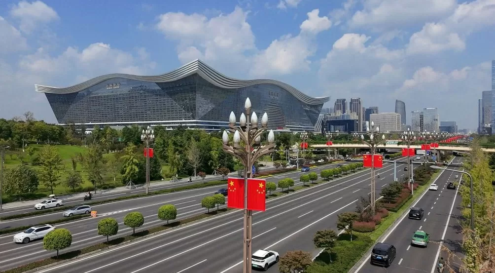 城事｜国庆“氛围组”已就位，请检阅！-第2张图片-