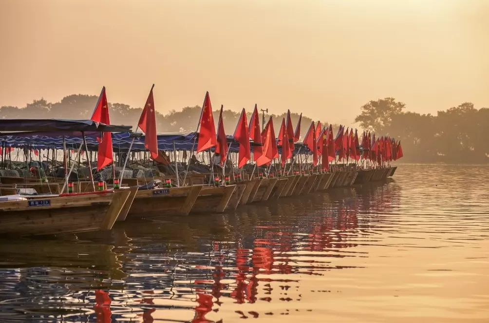 城事｜国庆“氛围组”已就位，请检阅！-第4张图片-