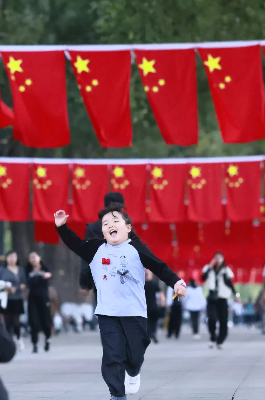 城事｜国庆“氛围组”已就位，请检阅！-第9张图片-