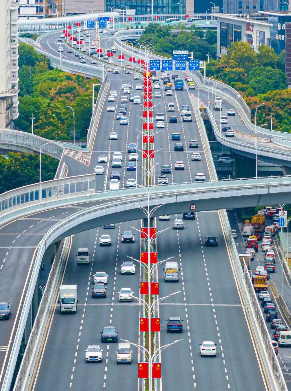 城事｜国庆“氛围组”已就位，请检阅！-第10张图片-