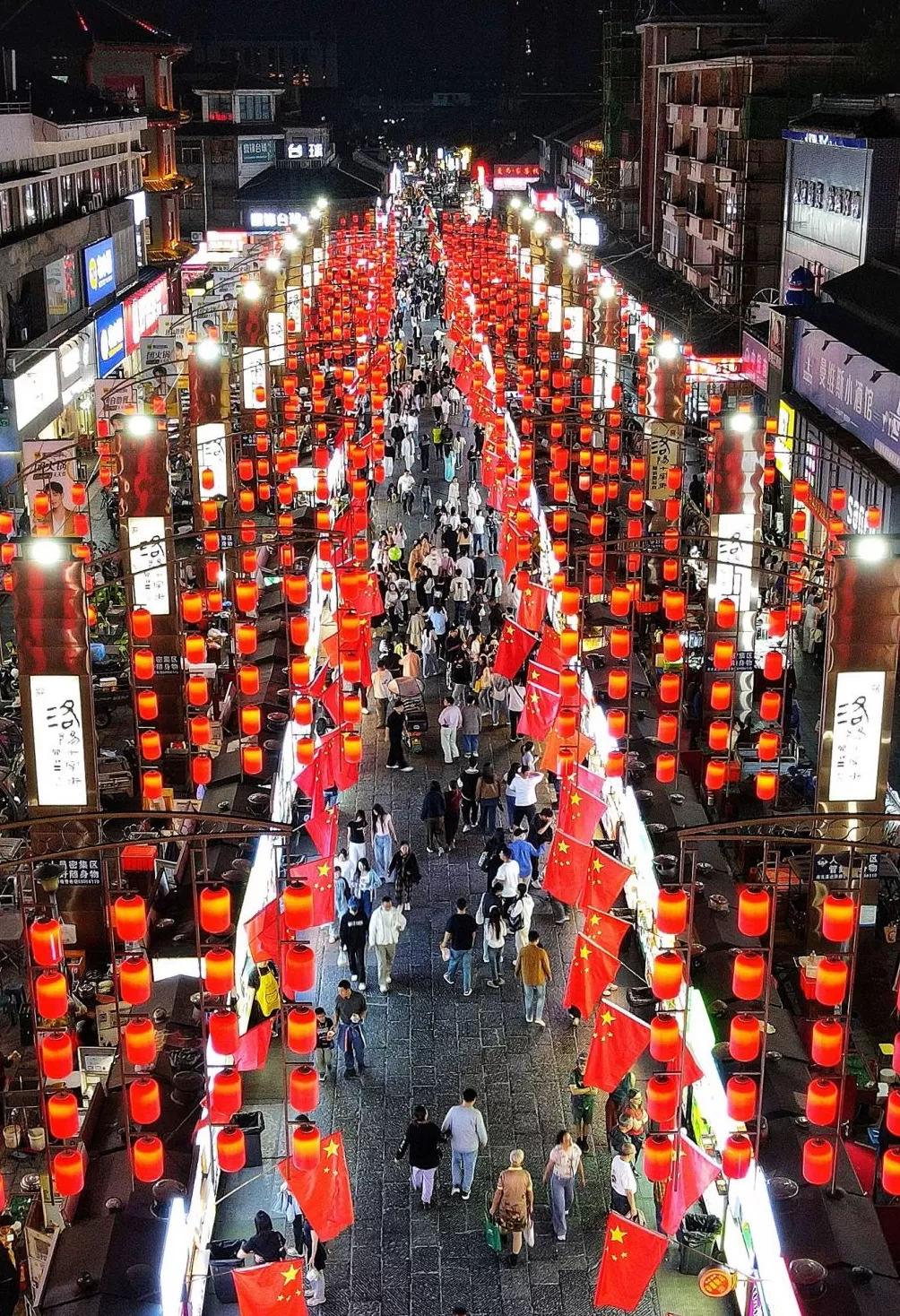 城事｜国庆“氛围组”已就位，请检阅！-第11张图片-