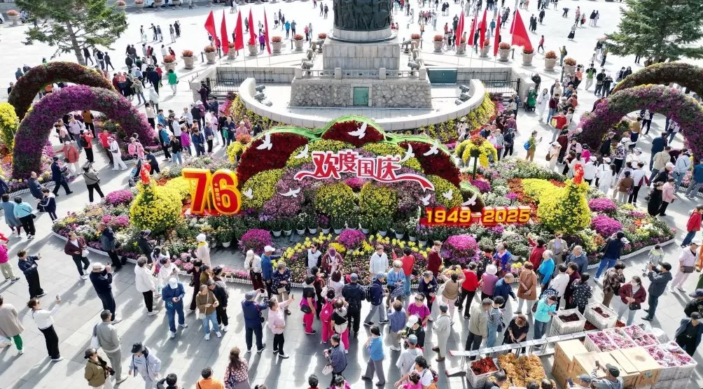 城事｜国庆“氛围组”已就位，请检阅！-第16张图片-