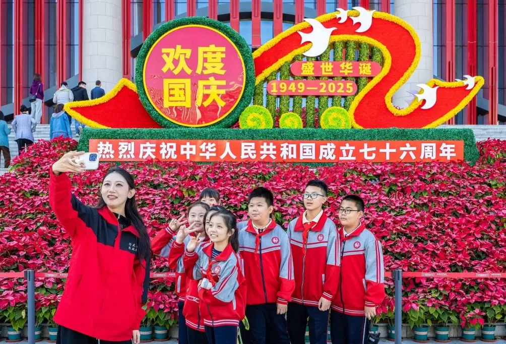 城事｜国庆“氛围组”已就位，请检阅！-第17张图片-