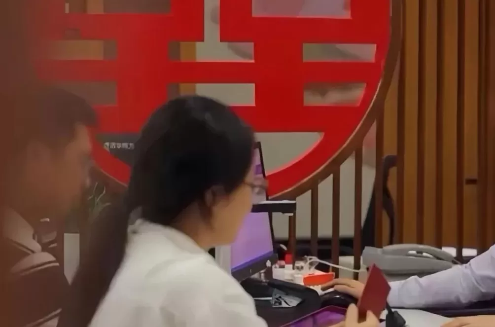 未婚女孩，一查征信发现“被结婚”了-第8张图片-