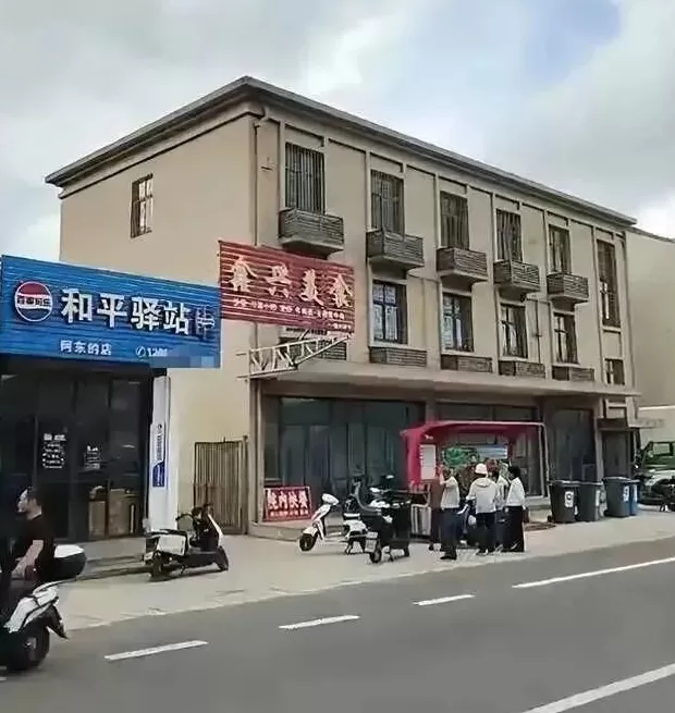 商户吐槽统一换门头夜间不亮灯，浙江当地通报-第2张图片-