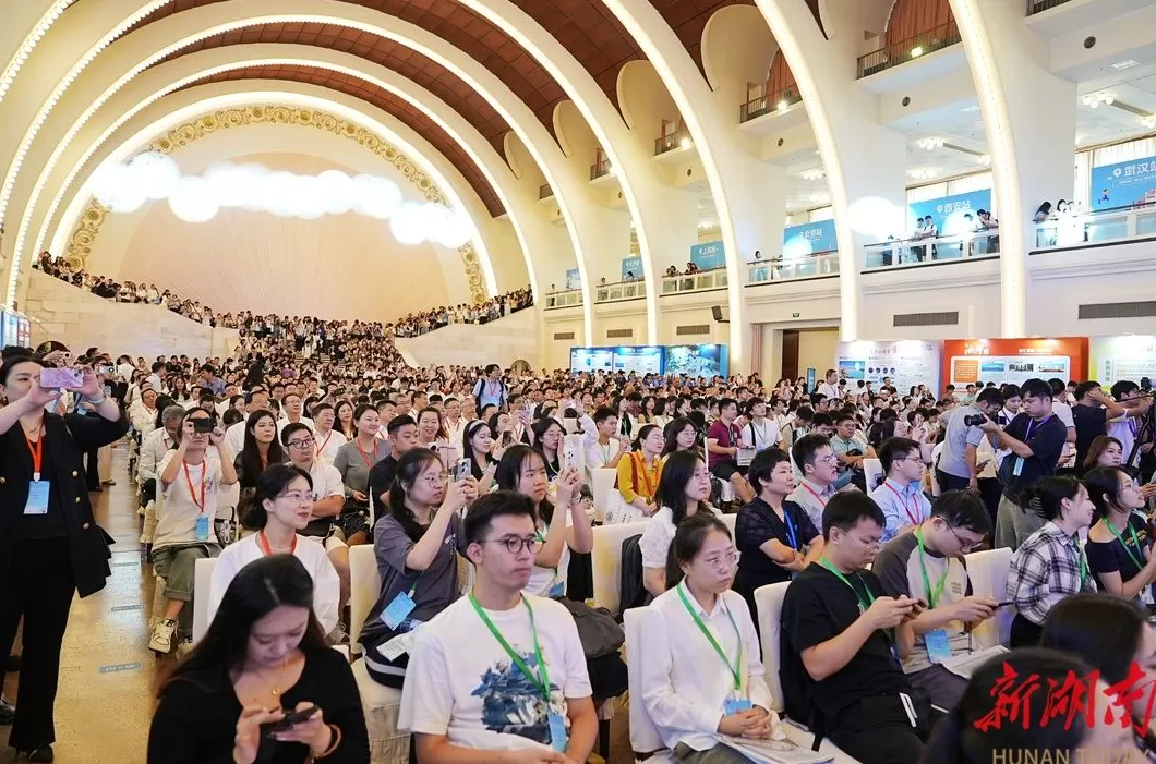 湖南赴上海揽才，把“C位”让给高校学子-第1张图片-