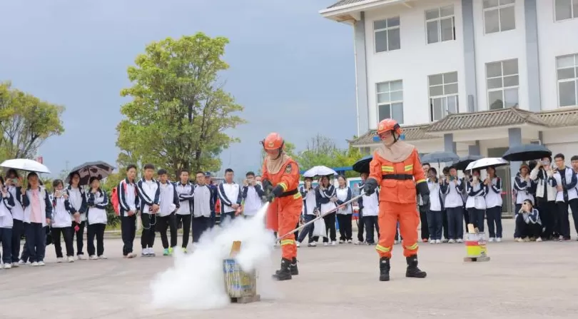 大理州森林消防进校园开展安全科普，提升师生应急避险能力-第2张图片-
