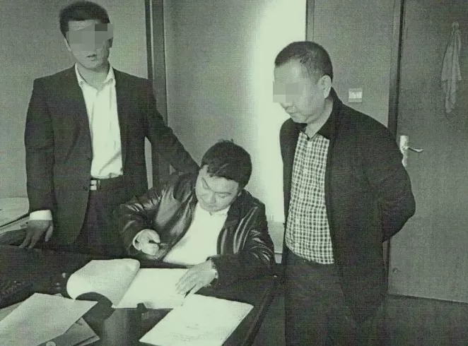 影子调查｜骗贷33亿背后：金融掮客与银行内鬼的“联手戏”-第1张图片-