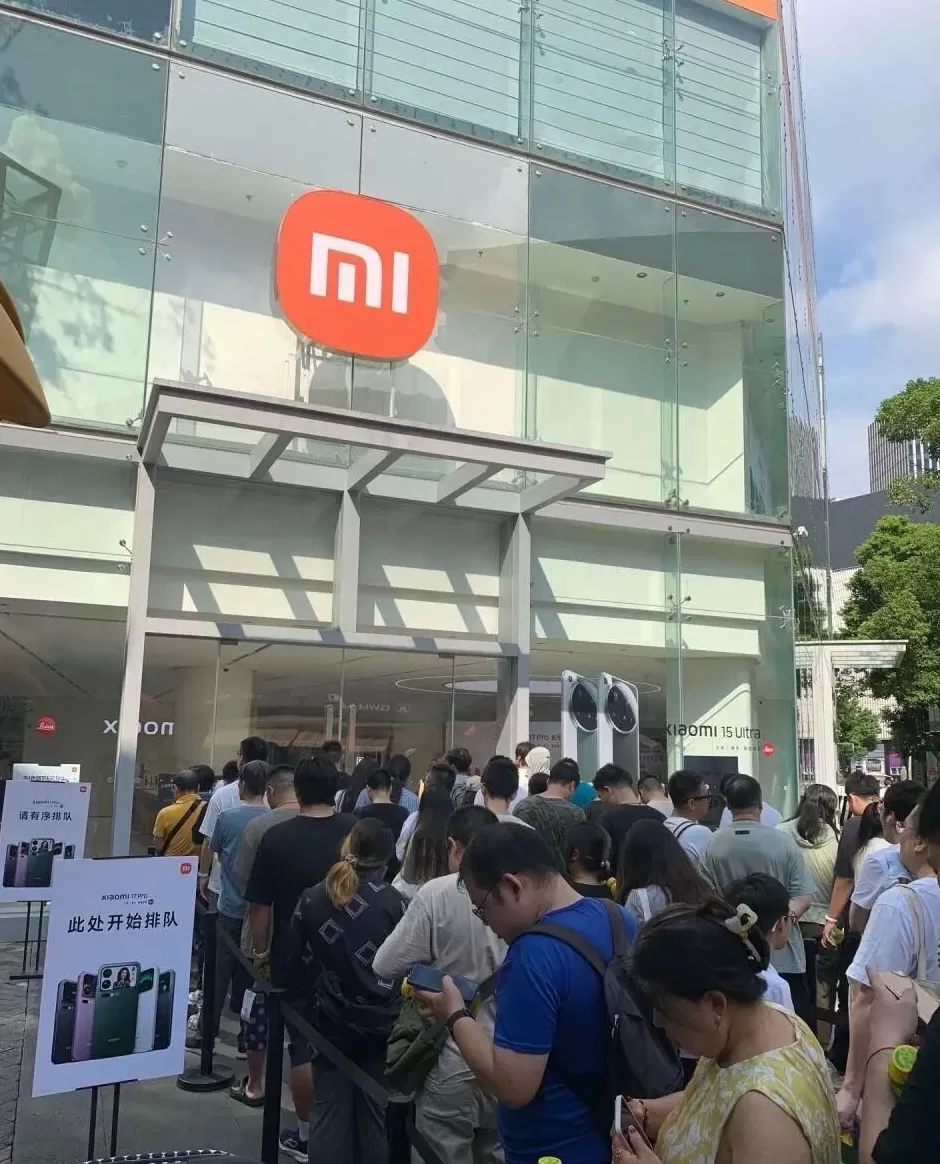 小米17系列今日开售，全国多地门店排起长队，雷军：5分钟破纪录-第4张图片-
