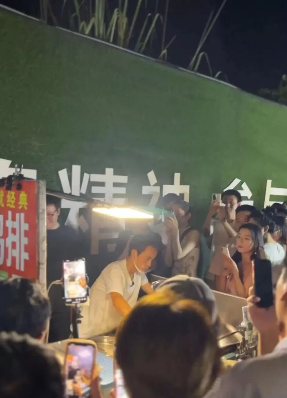 景德镇“鸡排主理人”爆火出圈，有顾客排队3小时，鸡排6元，情绪价值却值60元-第2张图片-