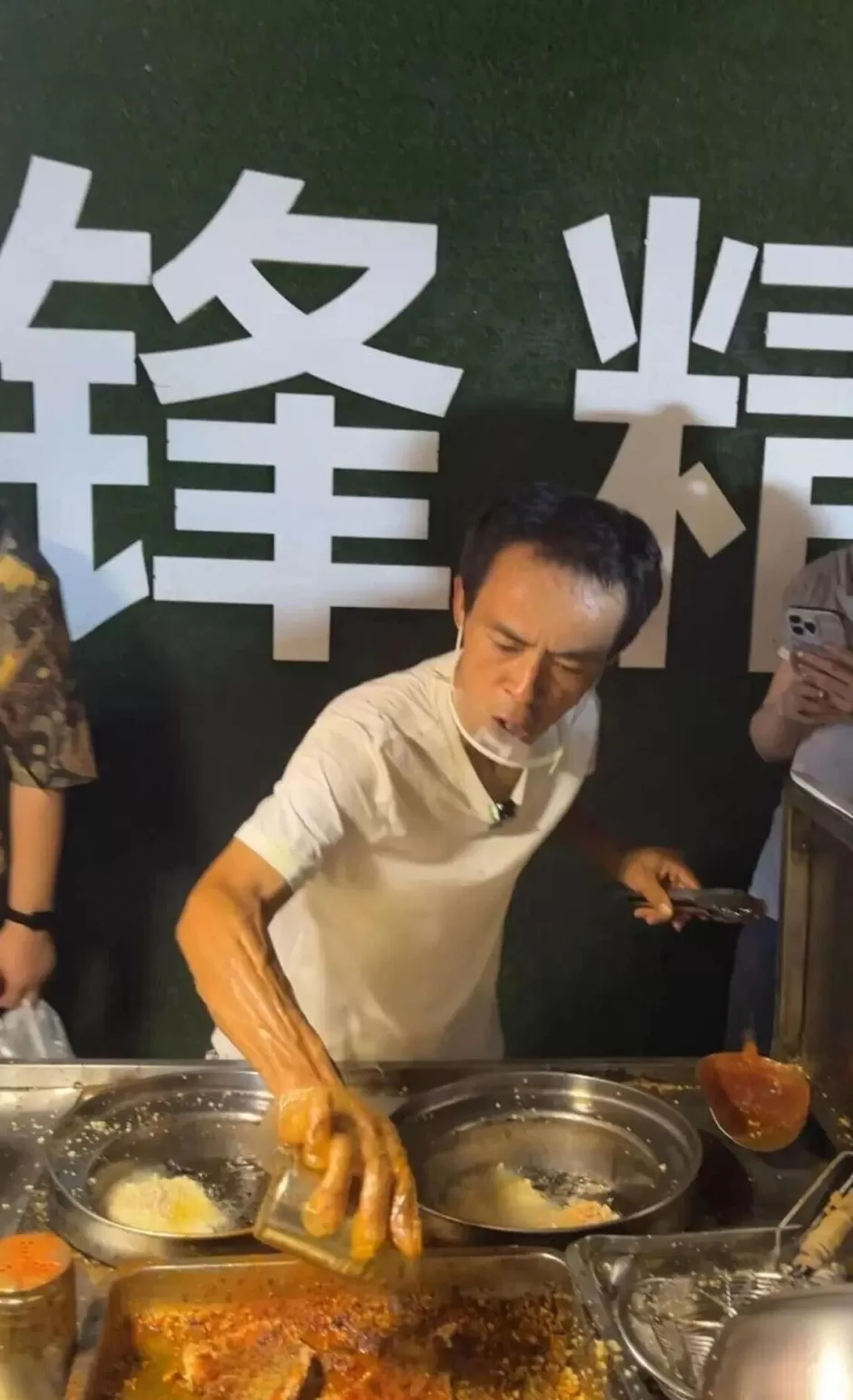 景德镇“鸡排主理人”爆火出圈，有顾客排队3小时，鸡排6元，情绪价值却值60元-第1张图片-