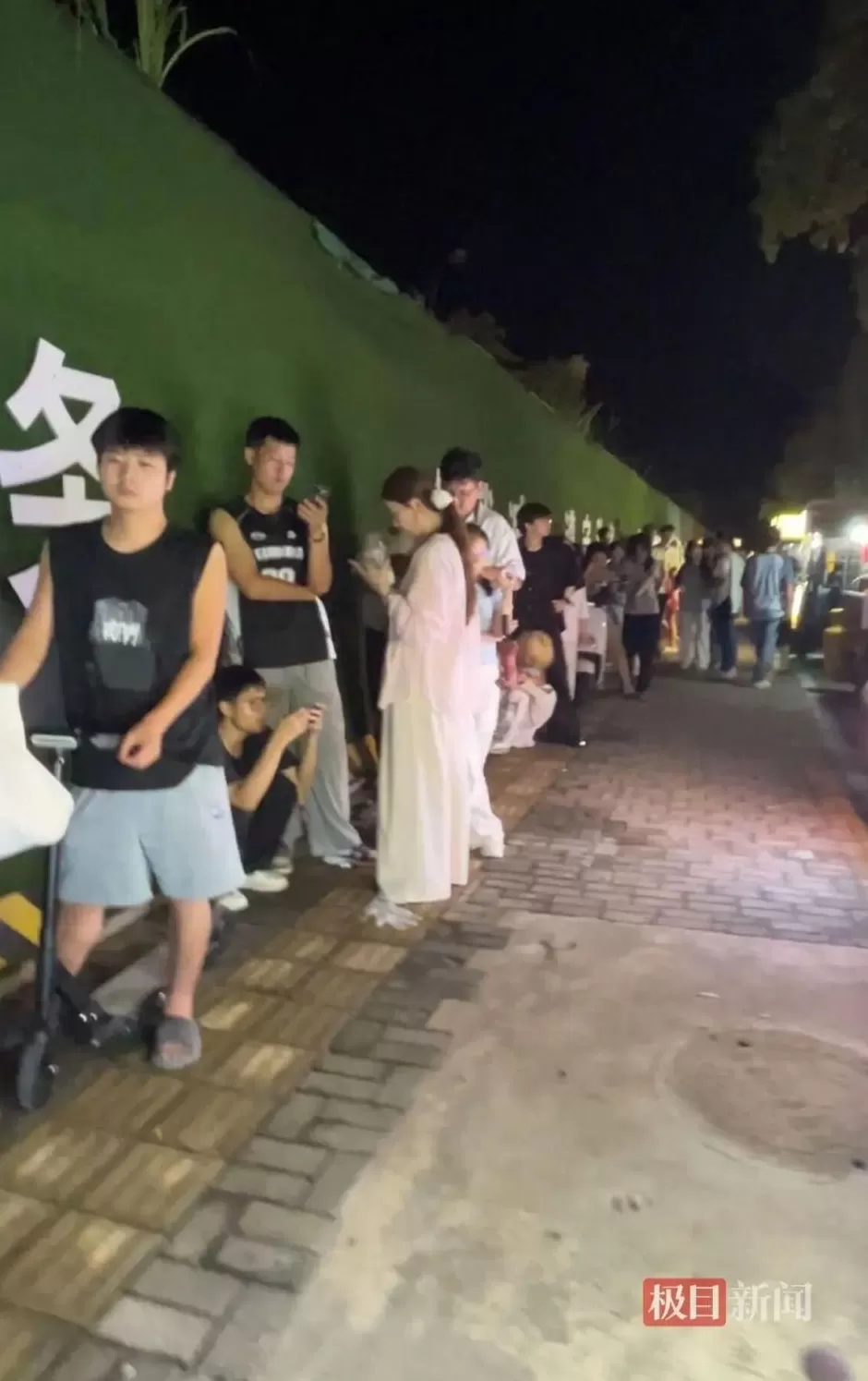 景德镇“鸡排主理人”爆火出圈，有顾客排队3小时，鸡排6元，情绪价值却值60元-第3张图片-