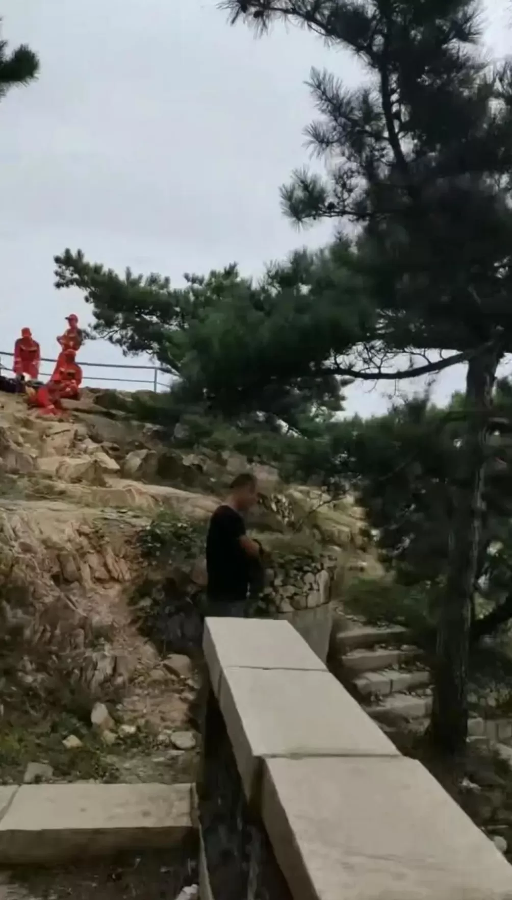 28岁男子夜爬泰山，失联20余天后遗体被发现，亲属：正在尸检，此前未发现异常，十一还计划回家相亲-第3张图片-