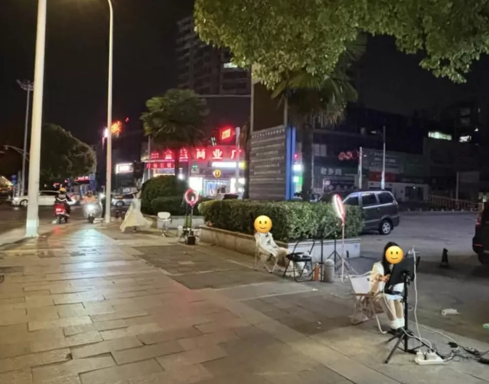 女生在宿舍直播：隐私，无处可藏-第21张图片-