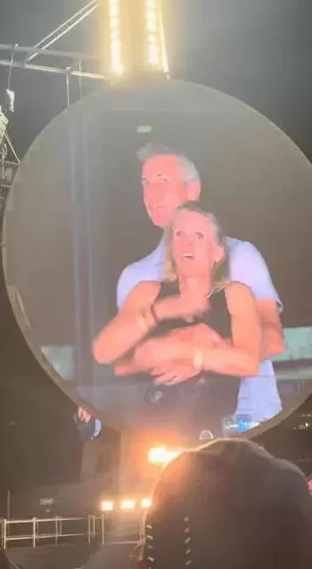 狗血反转！美CEO演唱会偷恋女高管后续：女方巨富丈夫被爆当时也在现场密会新欢？！-第1张图片-