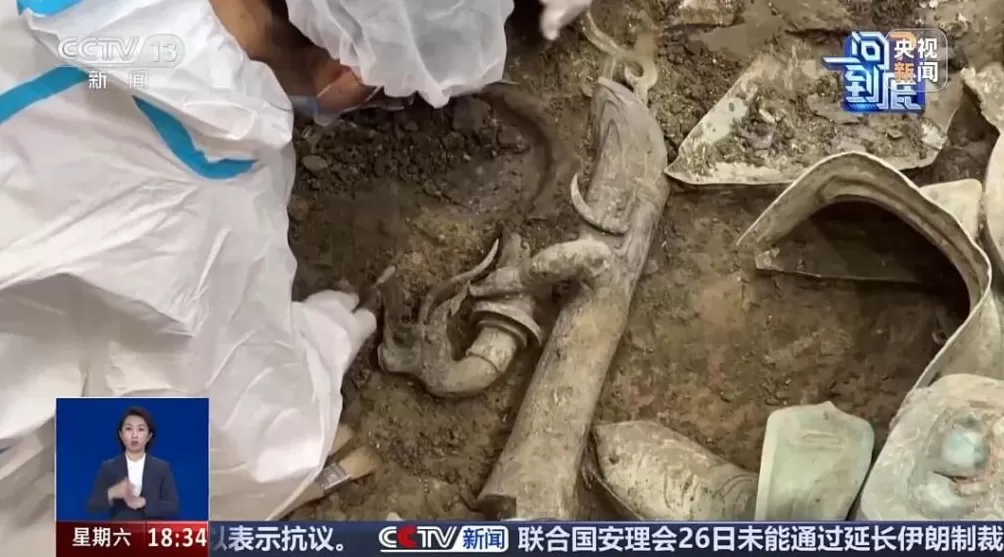 三星堆公布重大发现！专家：种种迹象表明，三星堆可能爆发过内战，神权贵族集团受到严重打击，城市水系也因此改变-第10张图片-